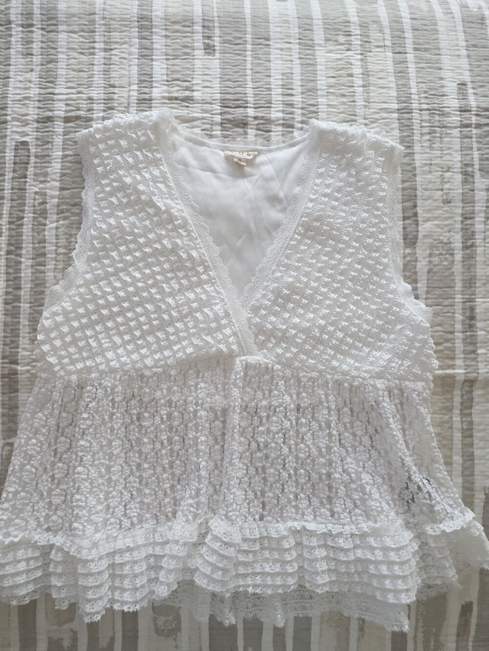 POL White Lace Peplum Sleeveless Top